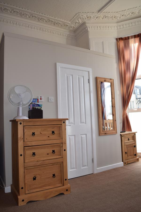 Tor Park Holiday Flatlets Torquay Exterior photo